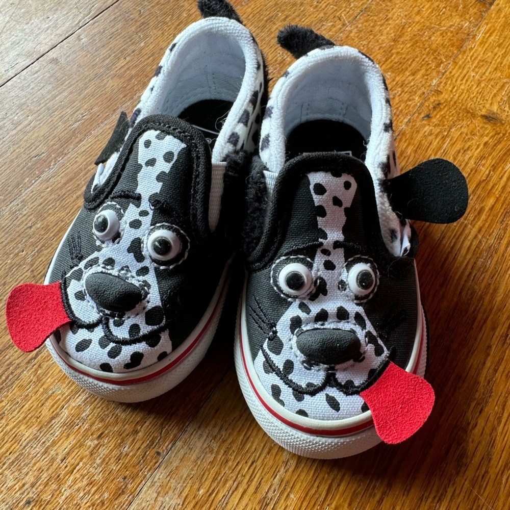 Dalmatian black and white puppy dog vans. Size 4t. Like new condition with box.
